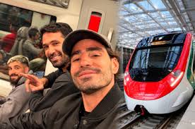 El tráfico los bajó del coche: Pollo Briseño y jugadores del Toluca toman el tren interurbano