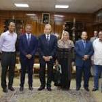 محافظ قنا يستقبل مدير برنامج