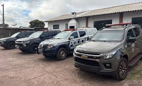 Operação integrada da Polícia Militar cumpre sete mandados de prisão e apreende arma em Corumbá