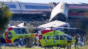 (VIDEO) Tragedia en España: Choque entre dos trenes deja al menos 30 muertos y 80 heridos