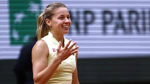 Ténis: vinda da qualificação, Chwalinska já está nas «meias» em Roland-Garros