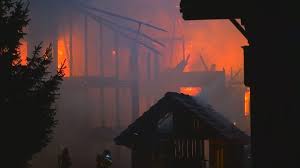 Bärau im Kanton Bern - Grosseinsatz wegen Brand im Emmental – Mehrere Gebäude in Flammen