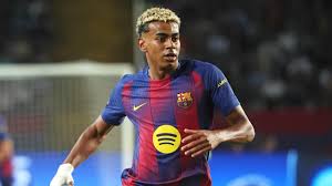 What Lamine Yamal’s girlfriend did during Barcelona’s win has fans talking
