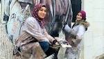 بالريشة والألوان.. الجمال على سور
