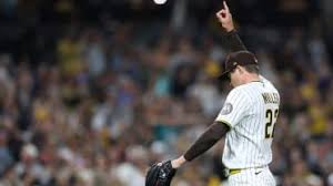 Mason Miller debuts crazy, Force-aided pitch ... with Grogu's help!
