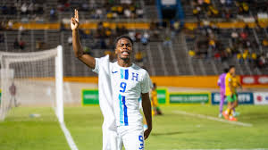 Honduras sobrevive a Kingston y al árbitro