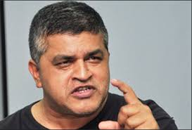 Malaysian political cartoonist Zulkiflee Anwar Haque, better known by pen-name Zunar, has been lampooning the country&#39;s ... - pressZulkiflee-4