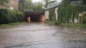Unwetter über Bayern: Straßen überflutet, Keller laufen voll
