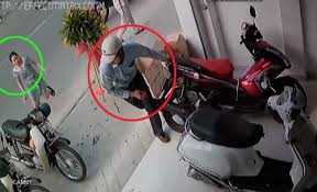 Kết quả hình ảnh cho ăn trộm phá khóa xe máy