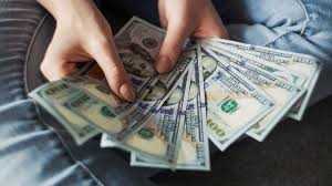 El peso retrocede ligeramente frente al DÓLAR HOY, lunes 20 de abril; así se cotiza