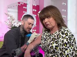Lorraine Kelly Walks Off Set After Tattoo Mishap Live On Air