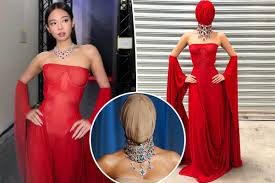 Jennie puts a red-hot twist on Kim Kardashian’s viral masked Margiela outfit
