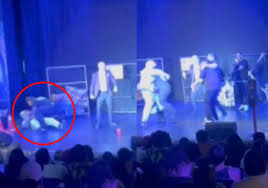 Comediantes se agarran a golpes en pleno show en vivo, ¿fue real?
