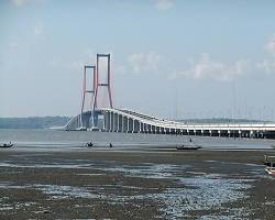 Gambar Jembatan Suramadu Bridge