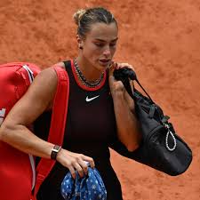 Sabalenka leva pneu de Schneider, se despede nas quartas e continua sem título em Roland Garros