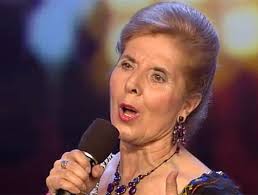 La actuación de Carmen Blanco, una mujer sorda que apenas oye y que cantó &#39;a capella&#39;, ... - tu%2520si%2520que%2520vales