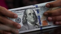 Dollar hits 7-day high against dong
