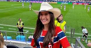 Erling Haaland's girlfriend wows fans at World Cup in denim shorts and cowboy boots