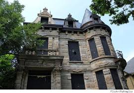 Résultat de recherche d'images pour "horrific haunted houses abandoned"