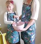 M: Ulster Weavers Big Flower Oil Cloth Apron: Home