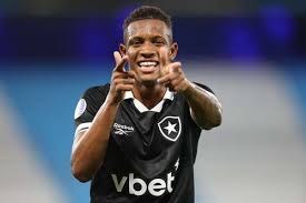 Em grande fase o volante Danilo pode estar de saída do Botafogo