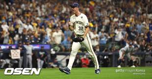 Brewers reach World Series after 44 years as Misierowski fans five and Yelich drives early run - CHOSUNBIZ