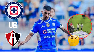 Erik Lira, presente con Cruz Azul pese a no jugar ante Atlas: ¿se acerca su despedida?