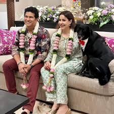 Sara shares unseen pictures on parents’ marriage anniversary | Tap to know more | Inshorts