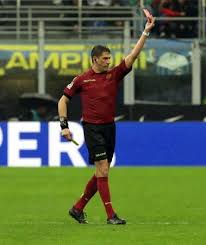 人種差別発言、隠すため口を覆えば一発退場 サッカー