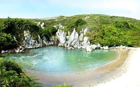 Resultado de imagen de playa gulpiyuri