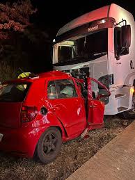Mulher morre em colisão frontal entre carro e caminhão na BR-163, em Dionísio Cerqueira