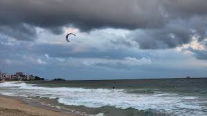 Alerta da Marinha: frente fria muda o tempo e provoca ressaca no Rio