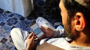 Censura Digital en Afganistán: Talibanes Restringen Redes Sociales - Imagen ilustrativa del artículo