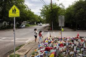 Uvalde: Revelan videos y documentos sobre la tragedia escolar de 2022 - Imagen ilustrativa del artículo