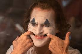 “Joker”, de Todd Phillips : Joaquin Phoenix, super vilain psychotique qui divise la rédaction