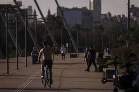 RS volta a registrar temperaturas elevadas neste sábado e cidade no Litoral tem recorde histórico de calor; veja as máximas