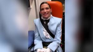 Critican a Natalia Jiménez por usar ambulancia para llegar a tiempo a un evento en México