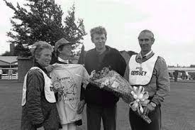 Alan presents <b>Alison Dawes</b> with flowers and a T-shirt - odheref1