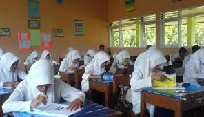 Image result for gambar anak belajar di kelas