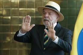 Lula diz que Lulinha precisa se defender e nega blindagem contra a PF