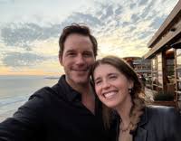 Chris Pratt gets giant Santa portrait from Schwarzenegger