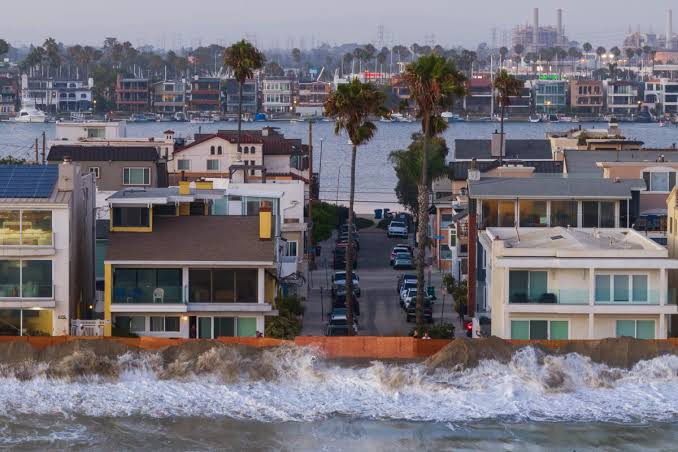 'Super' El Niño has 95% chance of developing this year as NOAA forecasts very strong event; California braces for wet, potentially destructive winter