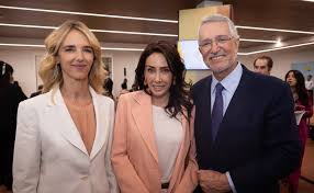 Ricardo Salinas recibe en México a la española Cayetana Álvarez; 