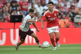 VÍDEO: novo capitão do Benfica mostra autoridade e faz o 2-0 — A Bola