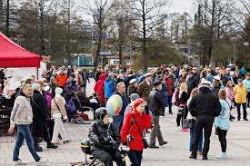 Mielipide | Vappu on ristiriitainen juhla, opiskelijoiden ja työväen juhlasta koko kansan kevään juhlinnaksi