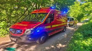 Vor den Augen der Freunde: Mädchen (16) ertrinkt in Fluss