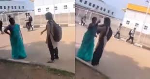 അധ്യാപികയെ ചെരുപ്പൂരി അടിച്ച് വിദ്യാർത്ഥിനി; പ്രകോപിതയായത് മൊബൈൽ ഫോൺ പിടിച്ചുവാങ്ങിയതോടെ, വീഡിയോ പുറത്ത്