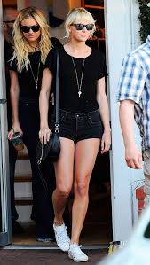 Resultado de imagem para look da taylor swifter 2017