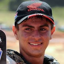 Após sofrer um grave acidente no domingo, Rodrigo Rodrigues, bicampeão brasileiro e campeão paulista de motocross, está consciente, mas ainda se mostra ... - rodrigo-rodrigues-bicampeao-brasileiro-e-campeao-paulista-de-motocross-sofreu-traumatismo-craniano-apos-queda-em-prova-em-sao-jose-do-rio-preto-1312370438195_300x300