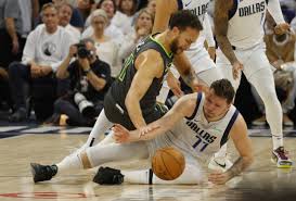 Kyle ‘Slow Mo’ Anderson juntou-se aos Wolves quando os Grizzlies chegaram.